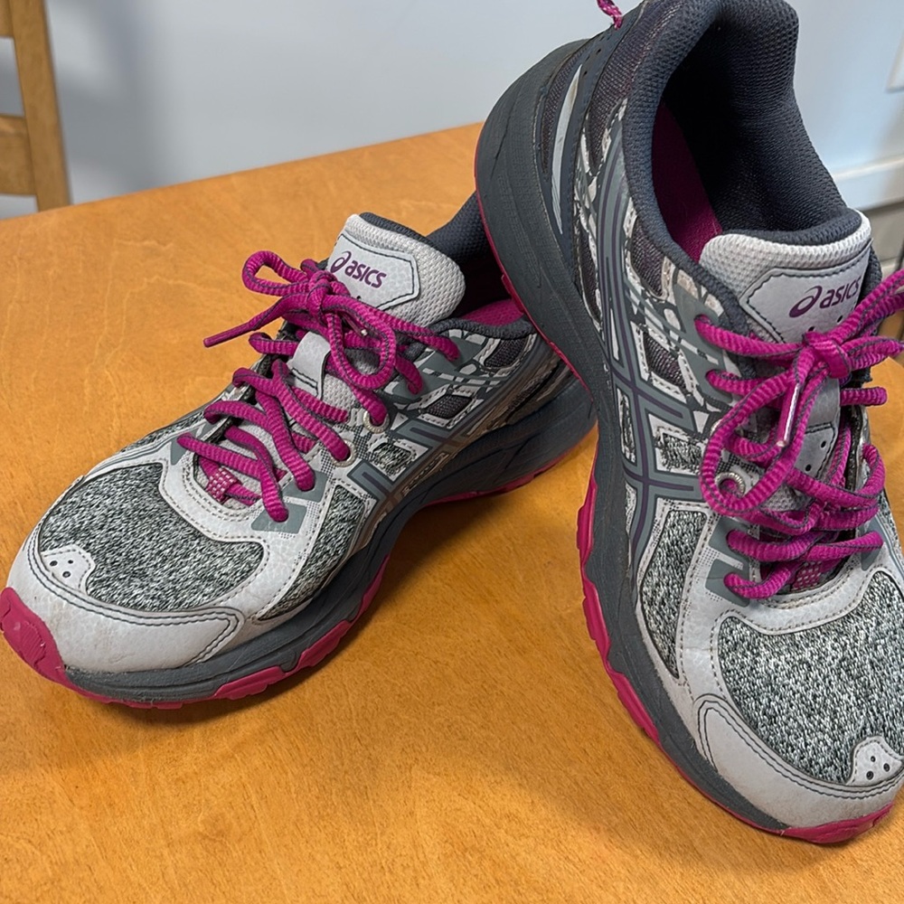 ASICS Gel-Venture 6, size 7.5, gray and violet, running shoe, 1012A504